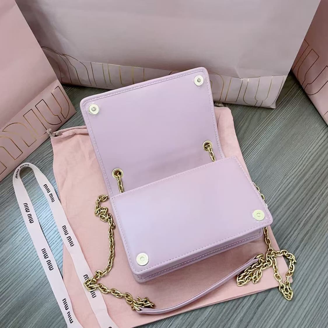 미우 미우 마테라쎄 나파 가죽 미니백 상품이미지5