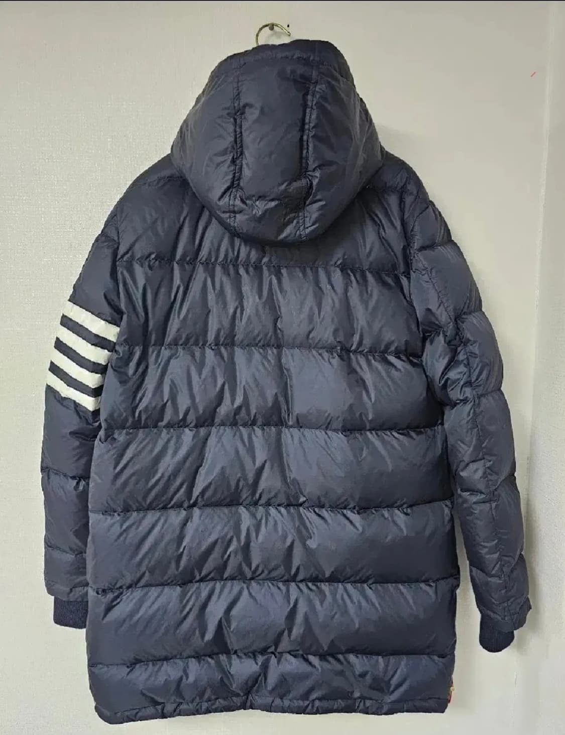 톰브라운 23fw 사선완장 롱패딩(1/100/오케이몰정품) 상품이미지5