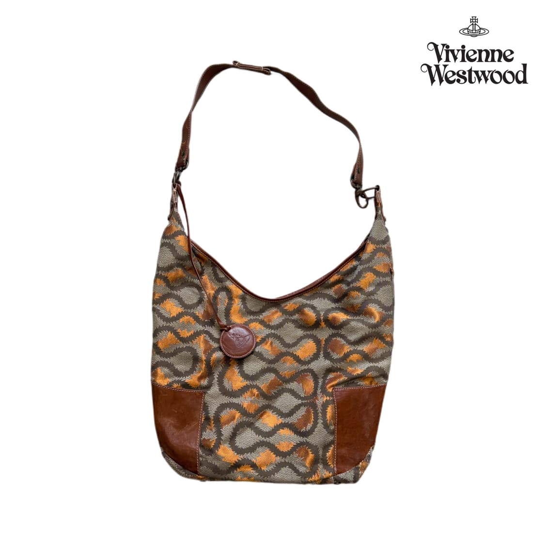 비비안웨스트우드 레더 패치 크로스백 상품이미지1