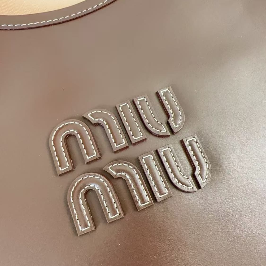 미우 미우 아이비 레더 백 브라이어우드 상품이미지3