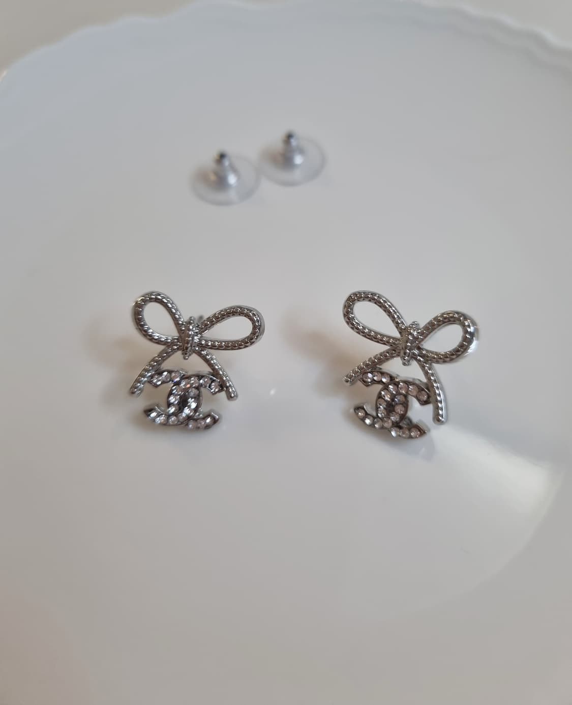 샤넬 업사이클링 은장 리본 귀걸이 상품이미지3