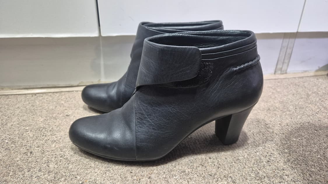 캠퍼 블랙 가죽 앵클부츠 38 상품이미지1