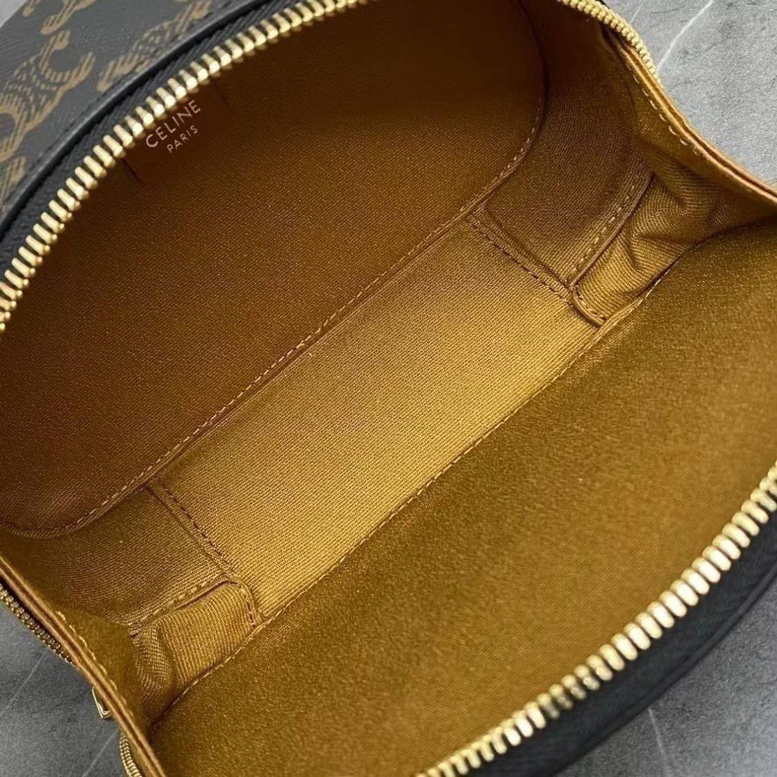 셀린느(Celine) 하프 문 케이스(Half Moon Case) 상품이미지5