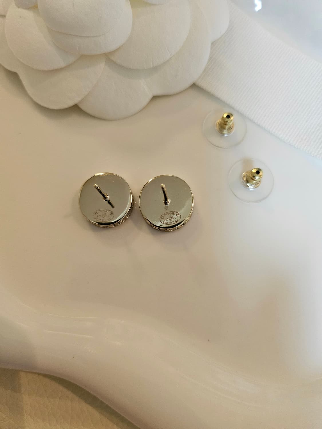 샤넬 코인단추 금장 스터드 귀걸이 업사이클링 상품이미지7