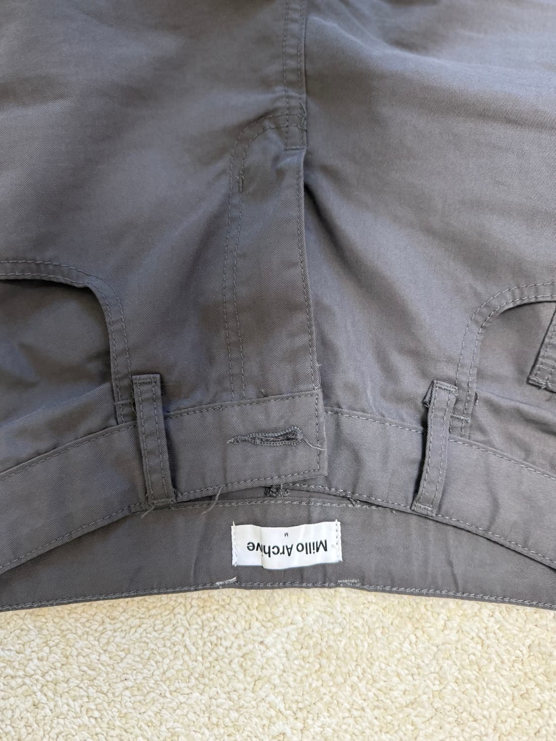 밀로아카이브 리플렉트 커브드 치노 차콜그레이 상품이미지3