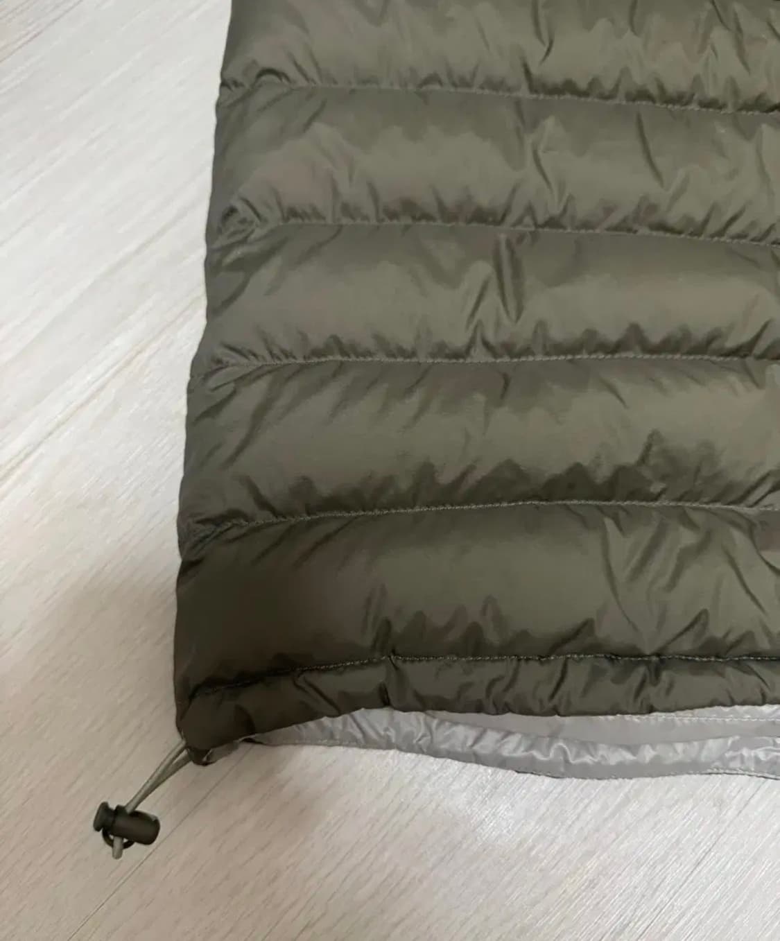 단톤 이너 다운 크루넥 베스트 올리브 XL 판매해요 상품이미지2