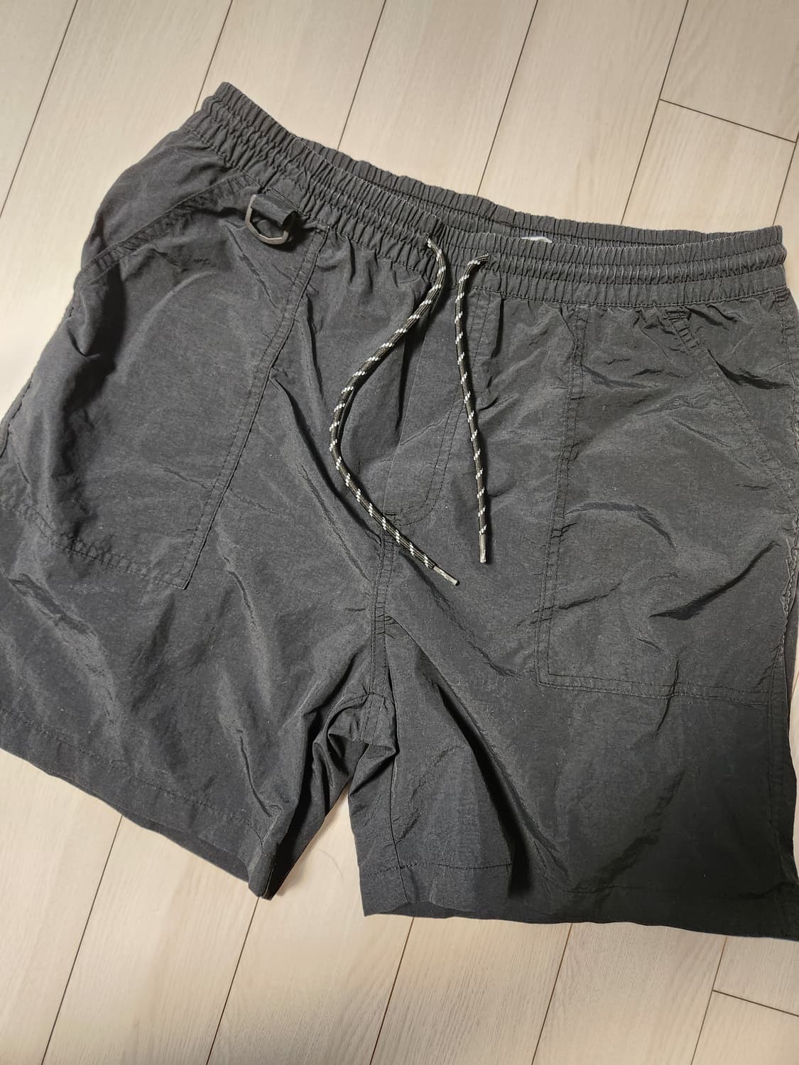 코드그라피 나이론 밴딩 반바지 사이즈L

세탁으로 인한 사용감 외에 오염 상품이미지1