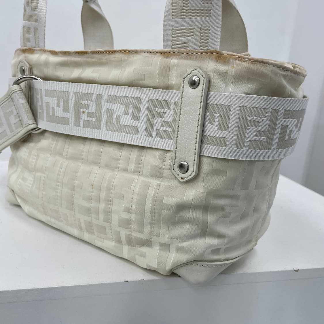 펜디 FF 로고 화이트 나일론 미니 토트백 상품이미지5