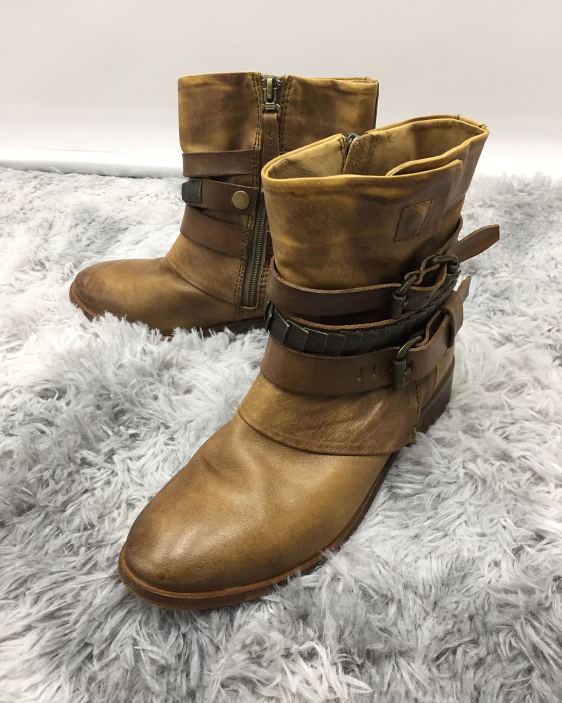 Distressed Buckle Combat Ankle Boots 상품이미지4