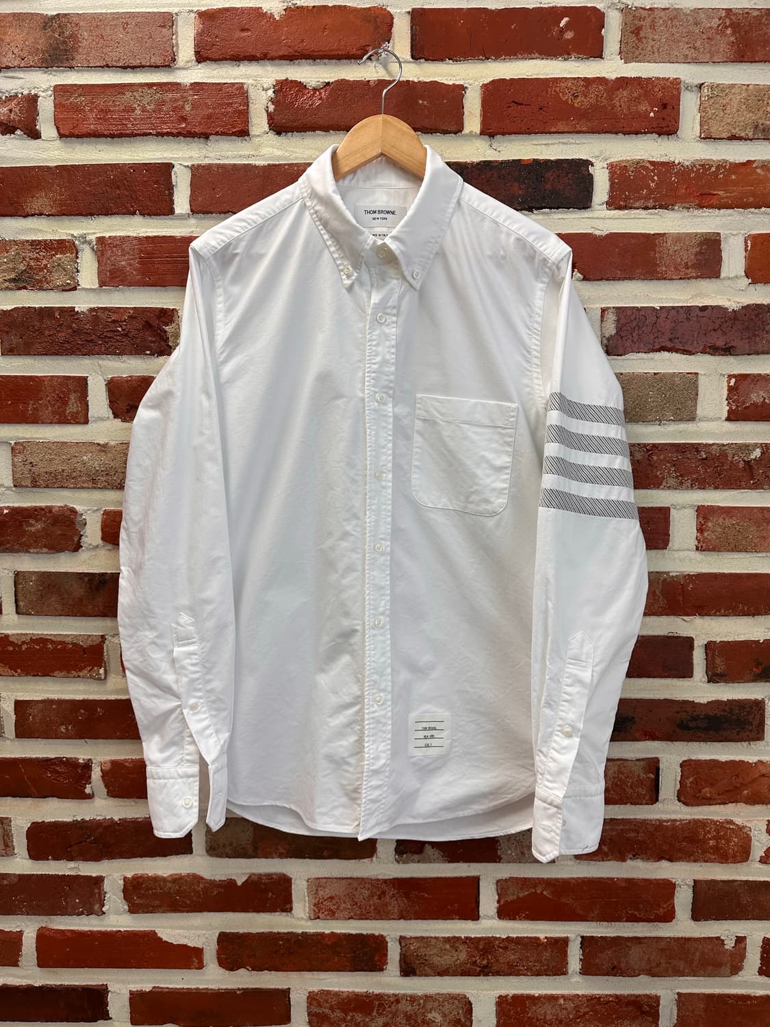 (3)톰브라운 24FW 사선완장 스트레이트핏 셔츠 상품이미지2