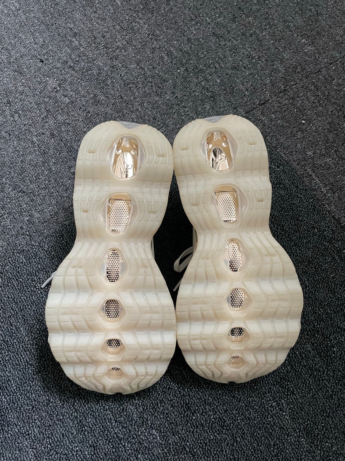 미즈노 x 소라야마 하지메 샴페인 골드 240 상품이미지5