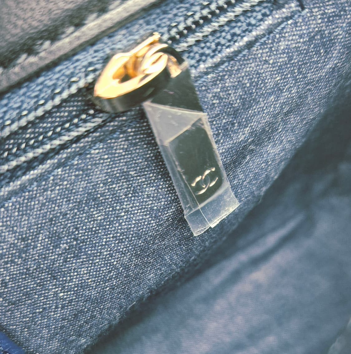 샤넬 램스킨 CC 플랩
볼드체인 숄더백

AS1353

 상품이미지9