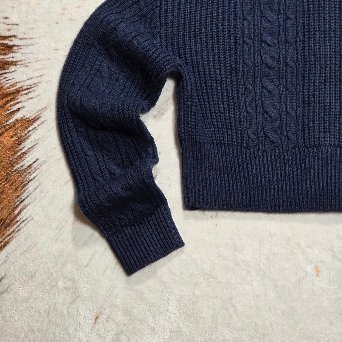 와릿이즌 네이비 크롭 꽈배기 니트집업 상품이미지6