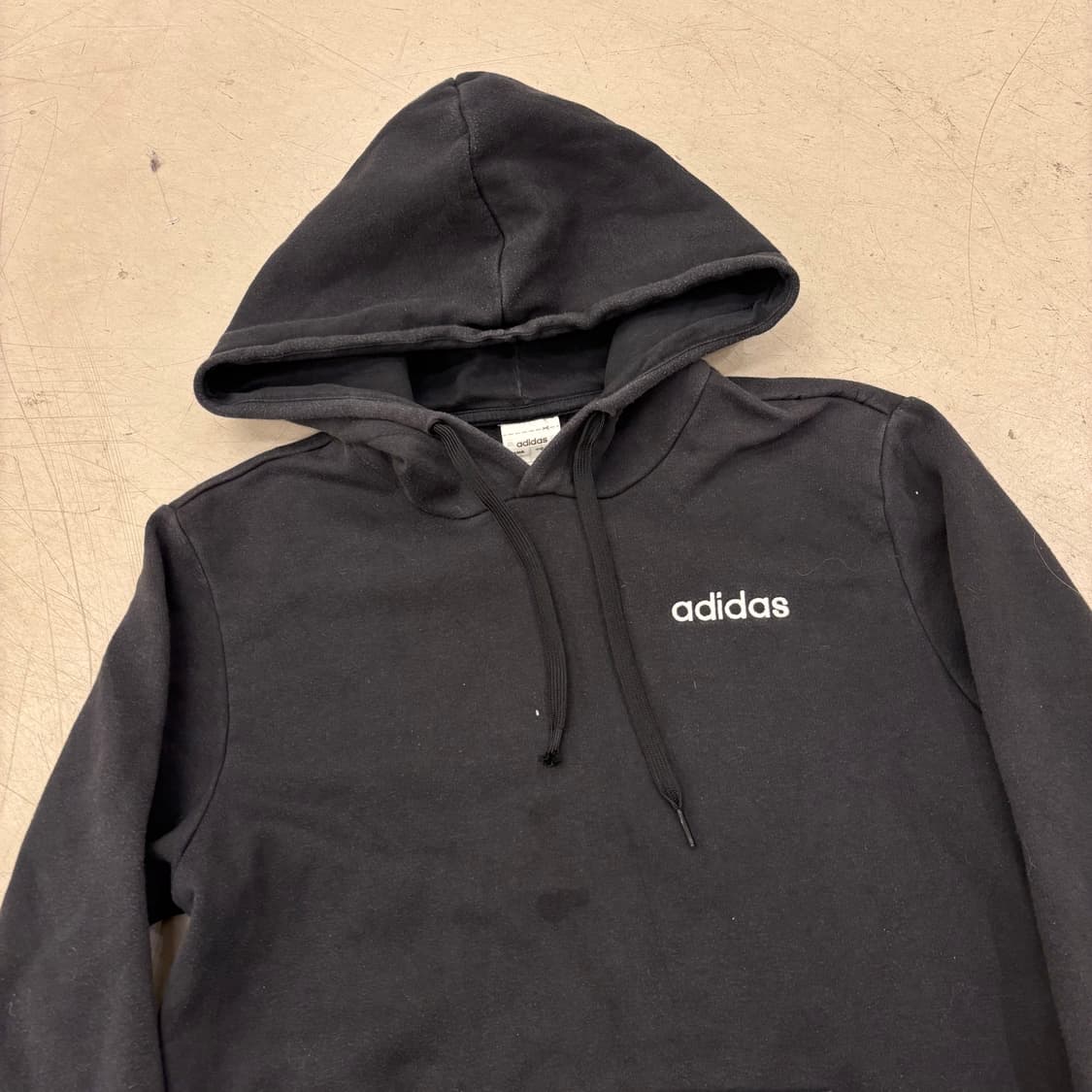 아디다스 스몰로고 블랙 후드티 상품이미지2