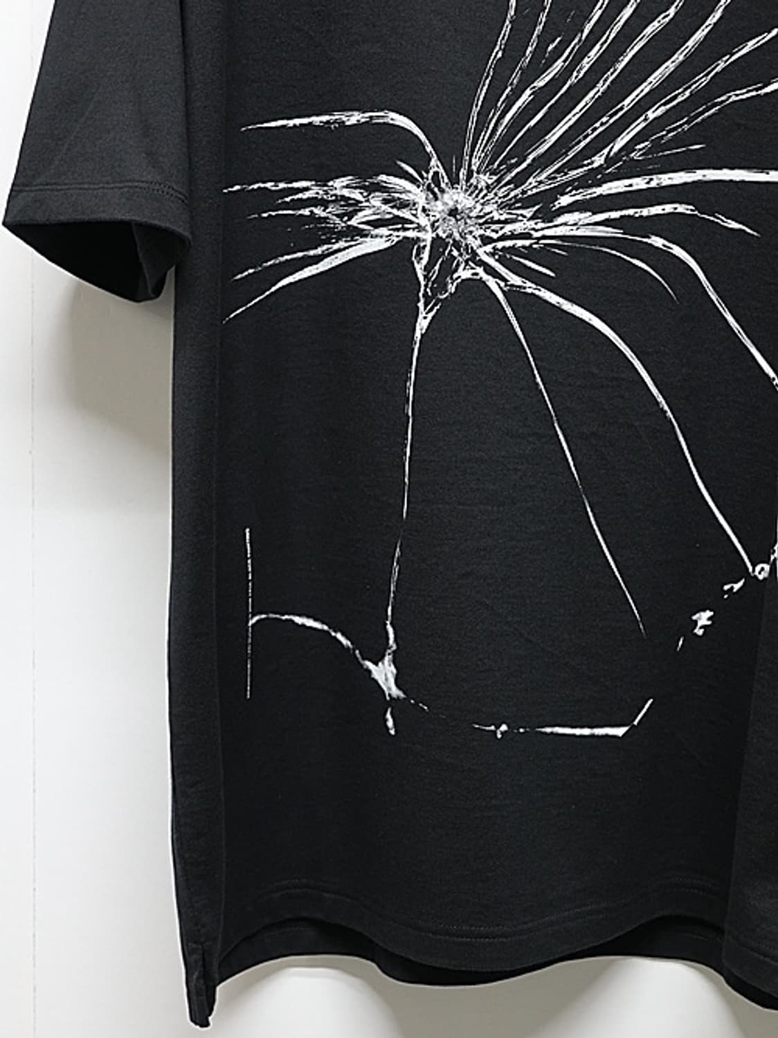 새상품 라드뮤지션 크랙 프린팅 숏슬리브 46사이즈 상품이미지3