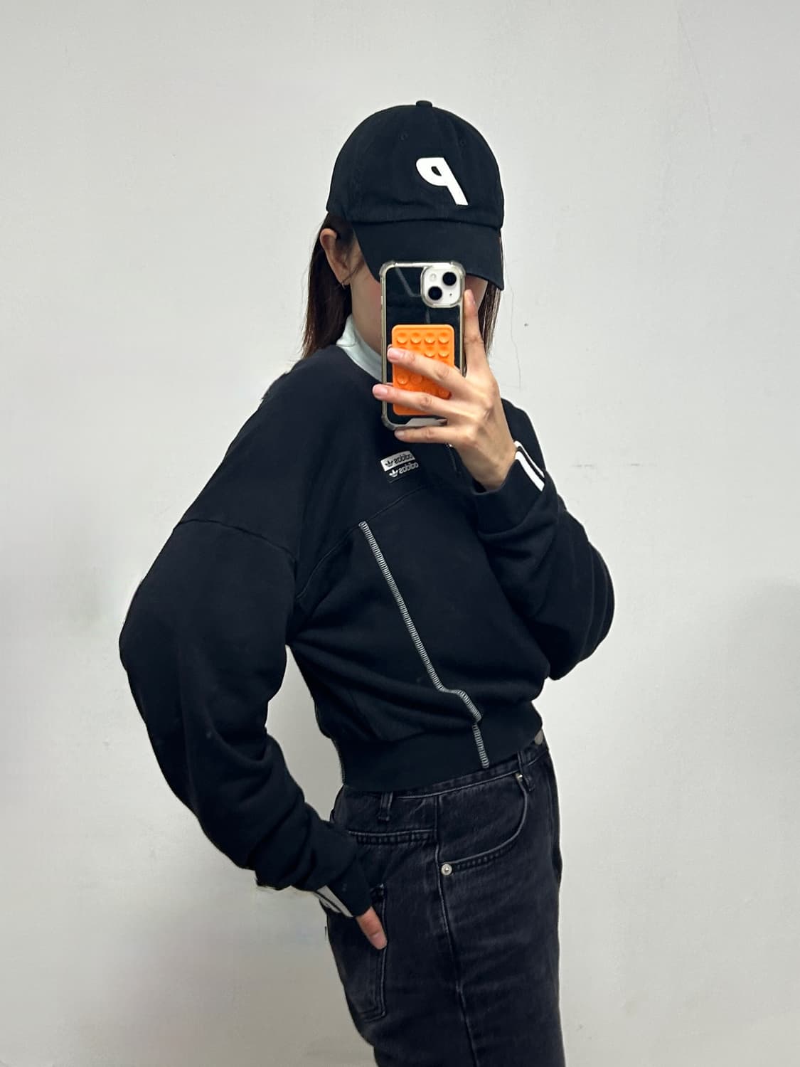 아디다스 민트 카라 배색 크롭 맨투맨  상품이미지2