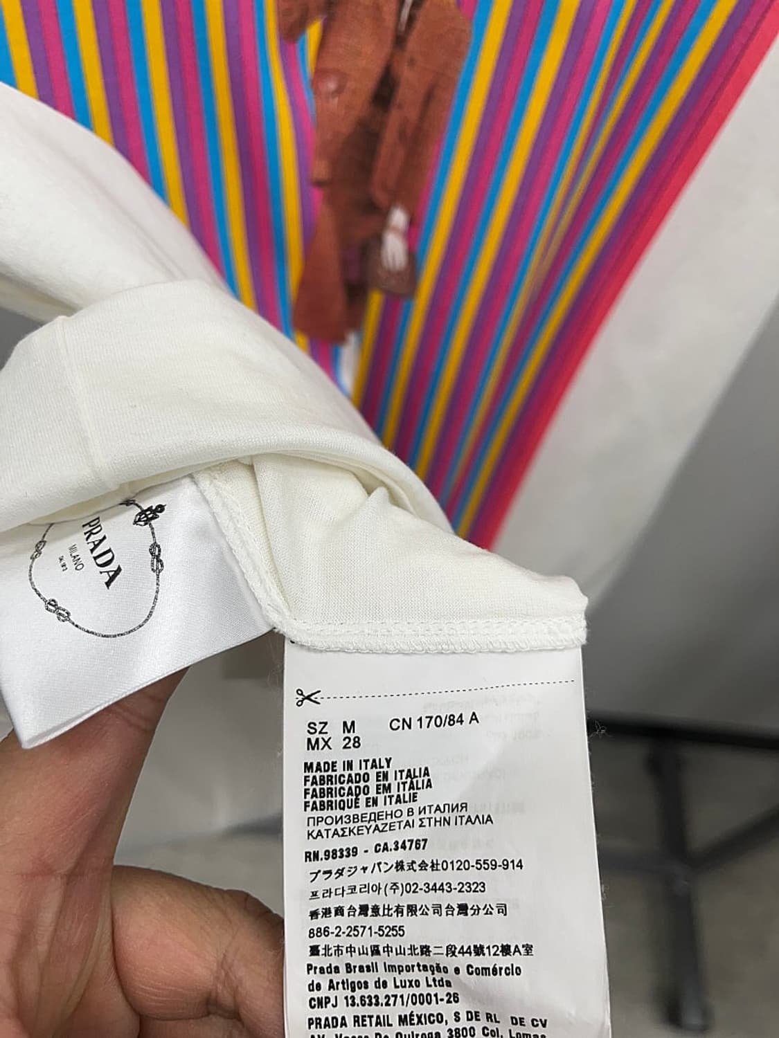 여) 프라다 프린트 반팔티  상품이미지4