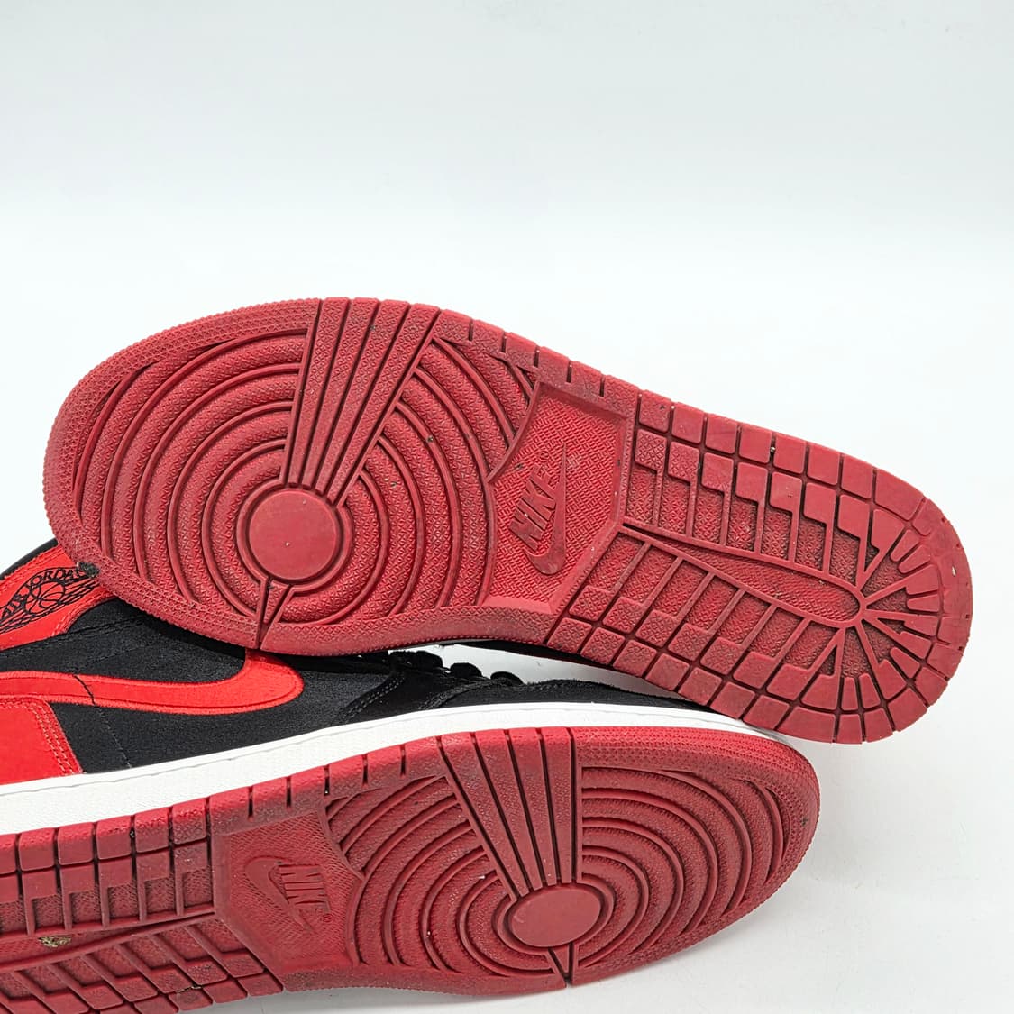  나이키 우먼스 에어 조던 1 레트로 하이 OG 사틴 브레드 (255) 상품이미지3