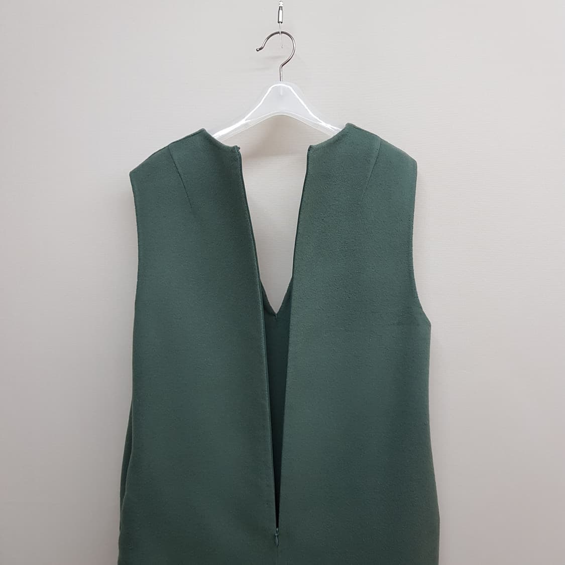 한섬 래트바이트 캐시미어 슬리브리스 V넥  원피스 82-94-160 상품이미지6