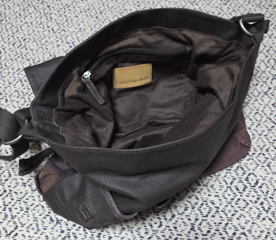 캘빈클라인 왁스코팅 빈티지 크로스백 상품이미지3