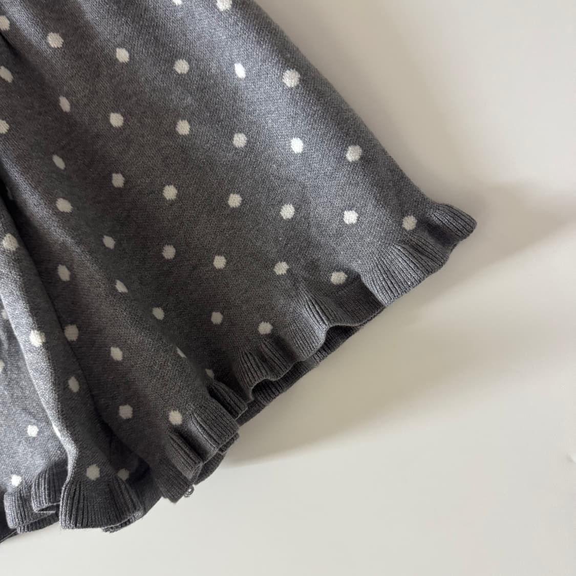 새상품 니트 밑단 프릴 도트 반바지 (그레이) 상품이미지4