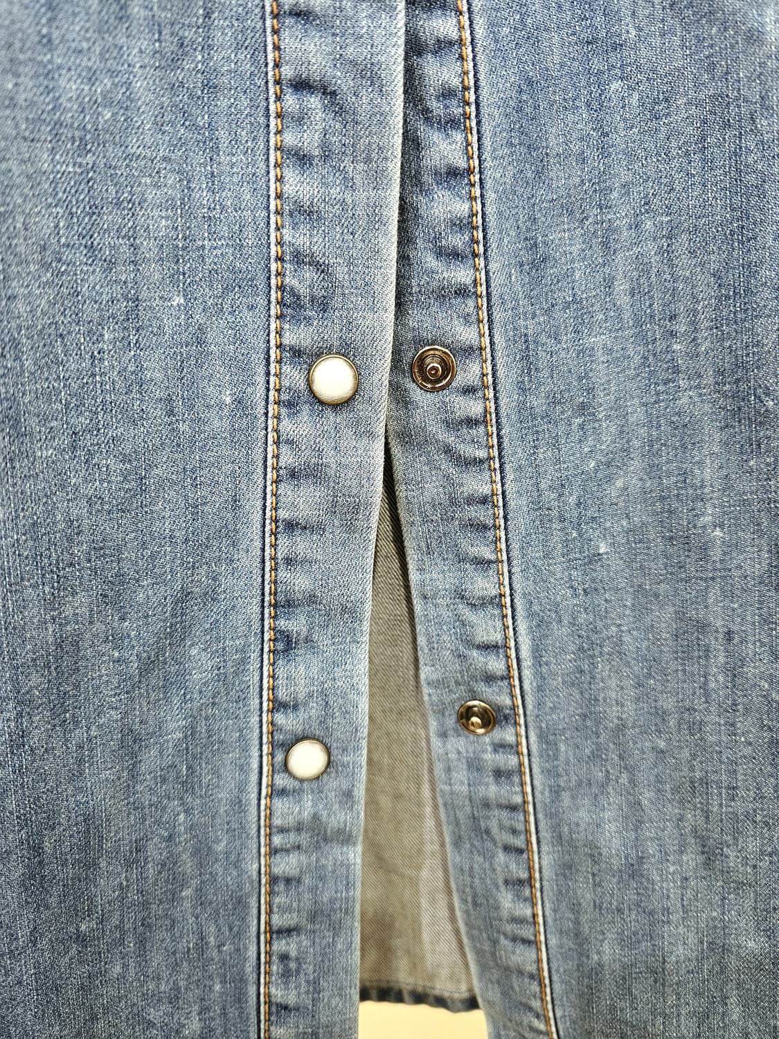 워싱 소매 절개 데님셔츠 상품이미지5