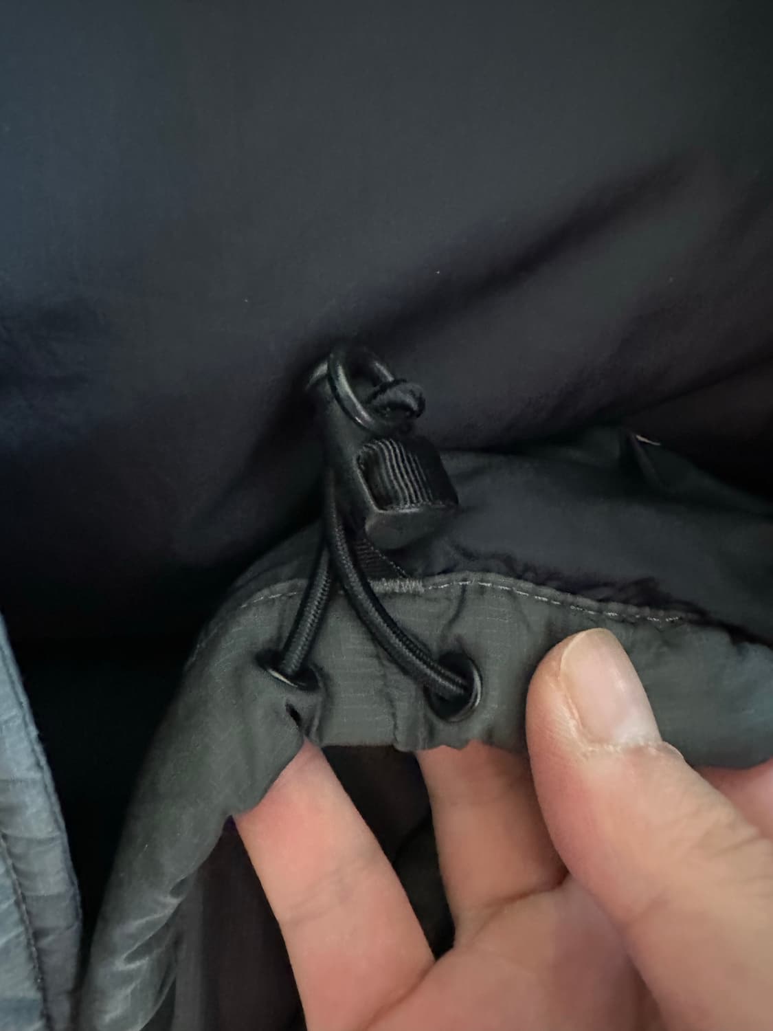 NORTHFACE 노스페이스 차콜 중앙 로고 조끼 패딩 상품이미지9