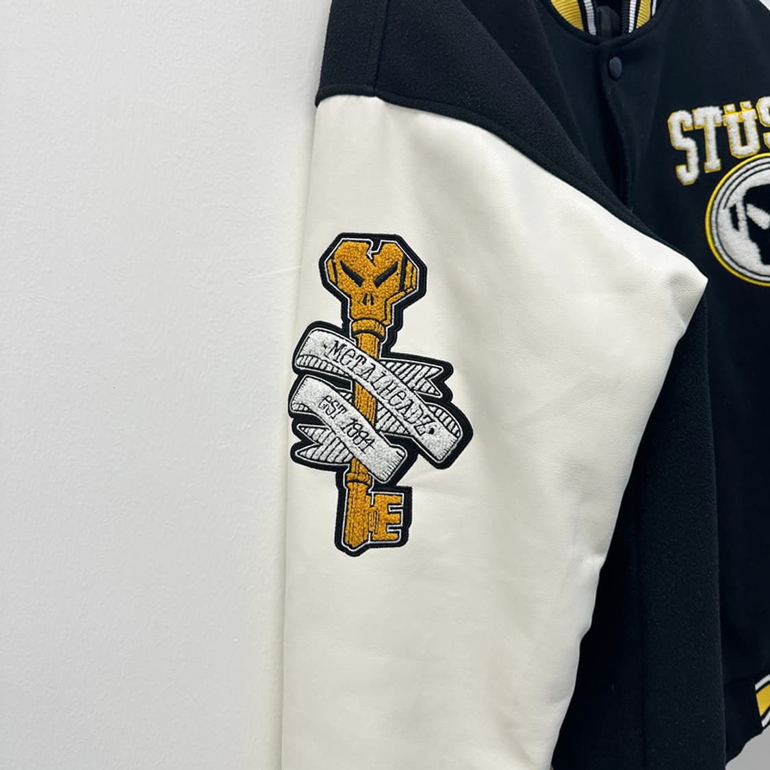 스투시 메탈헤즈 30주년 뮤직 바시티 자켓 남성 2XL 상품이미지6