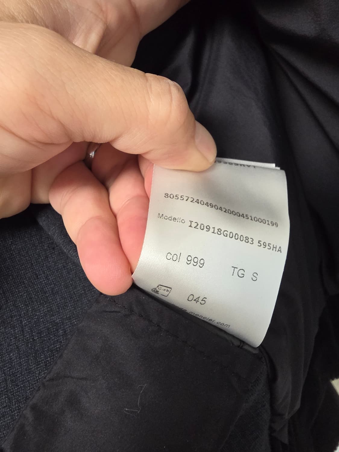 몽클레어 벨벳 니트 패딩 집업 8G00027  상품이미지10