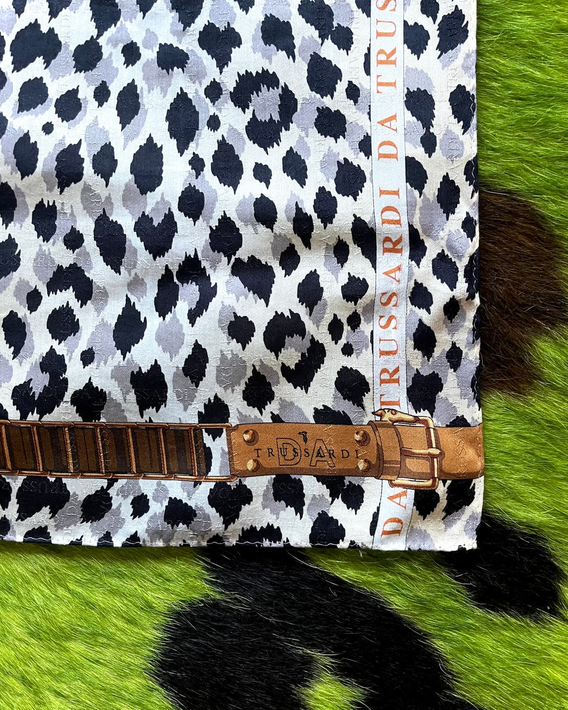 1980-90s TRUSSARDI Italian Old Scarf 상품이미지9