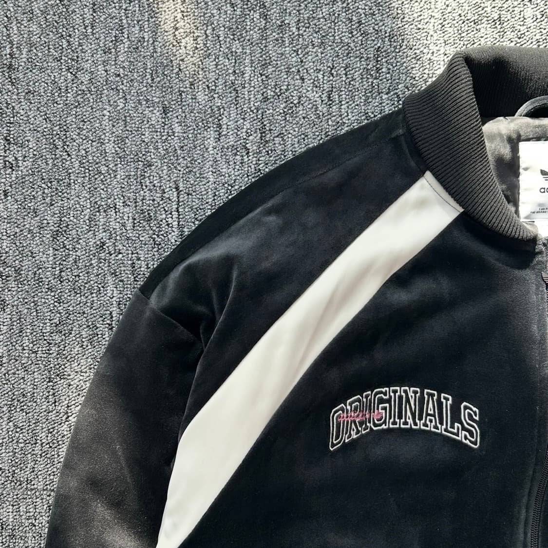 아디다스 안티 유니버시티 바시티 봄버 점퍼  상품이미지2