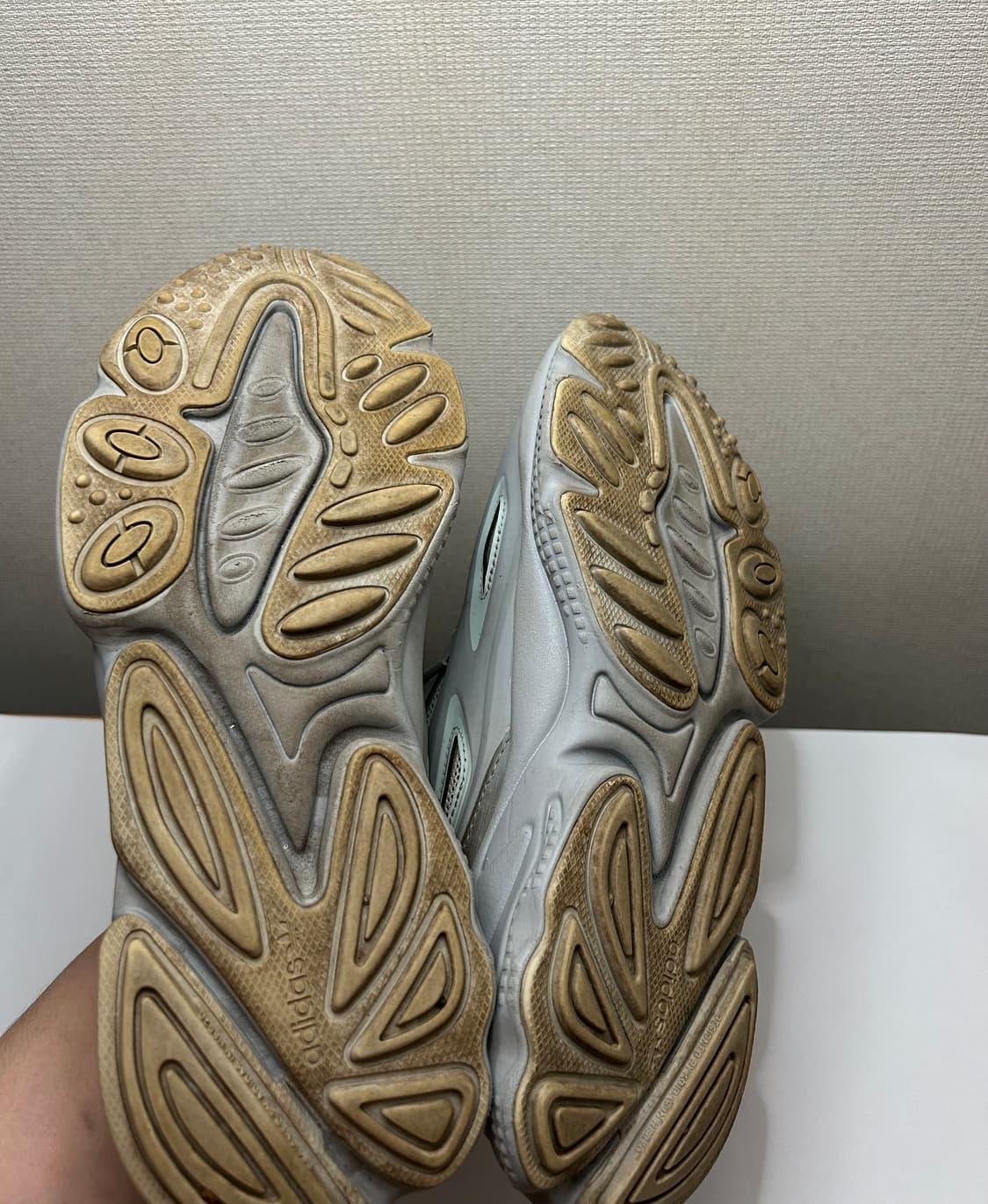 아디다스 오즈위고 라이트 그레이 상품이미지4