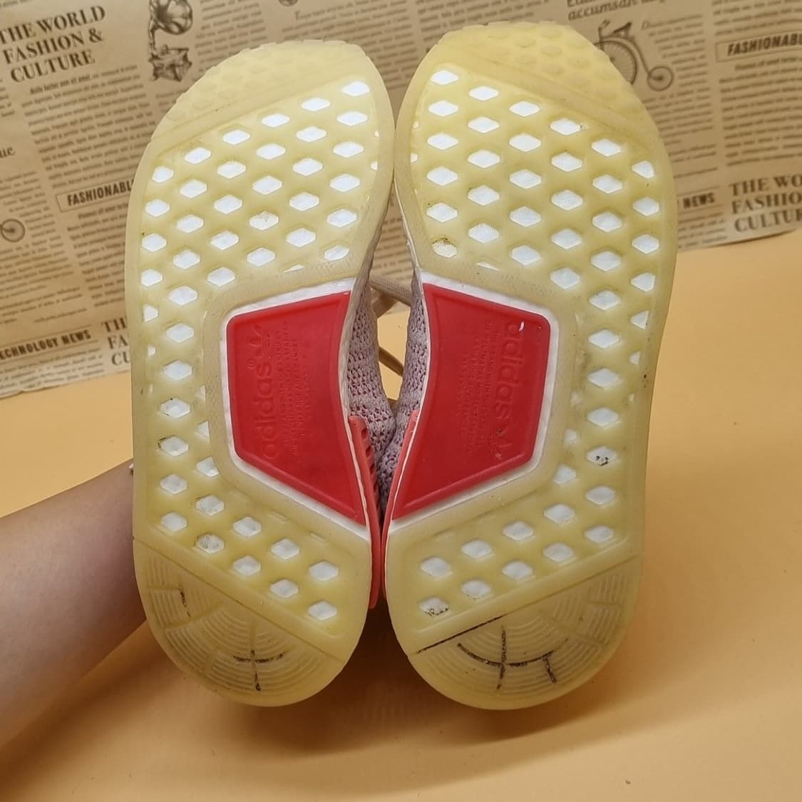 아디다스 NMD R1 운동화 225 상품이미지3
