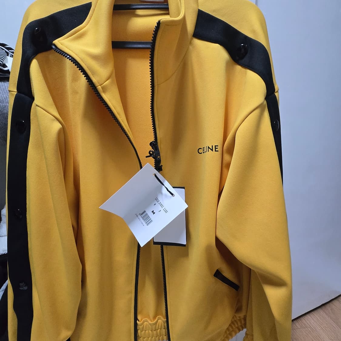 정품 셀린느 옐로우 트랙탑 M 상의 상품이미지2