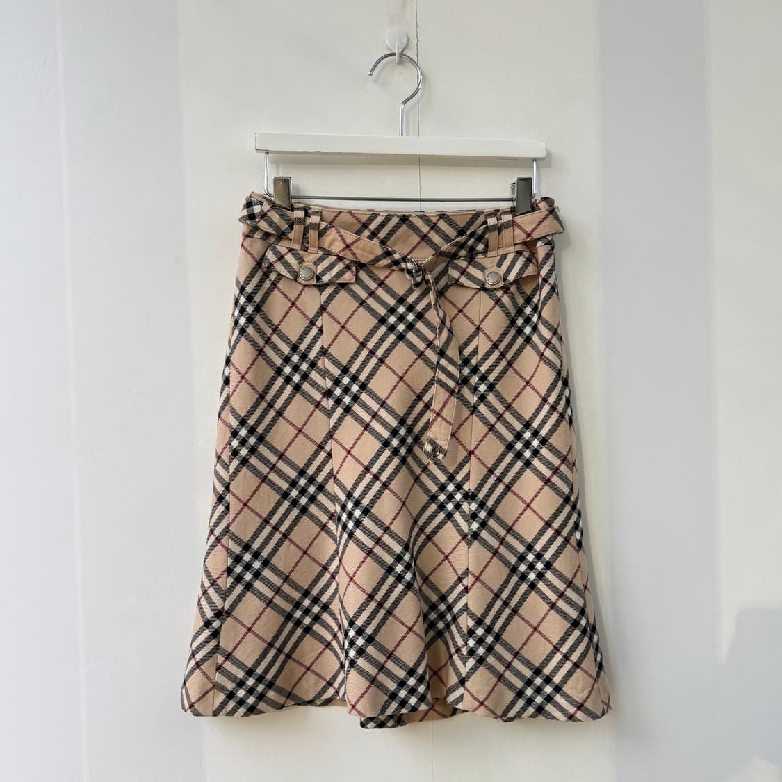 버버리 블루라벨 베이지 노바체크 벨티드 미디스커트 상품이미지1