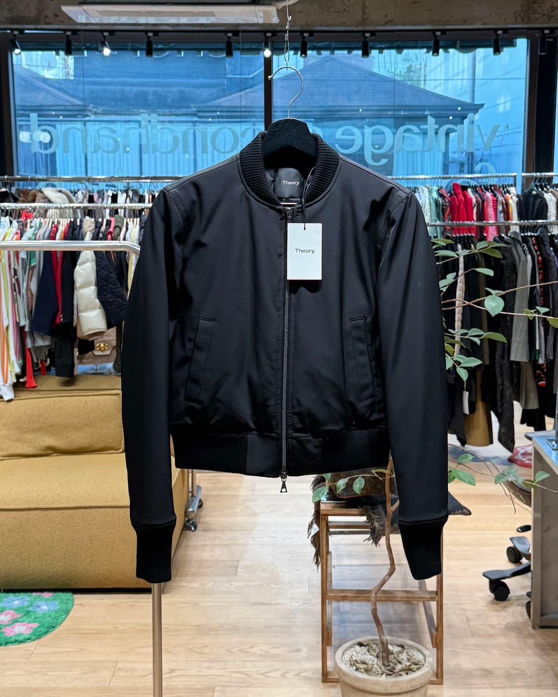 띠어리 블랙 구스다운 봄버 자켓  상품이미지1