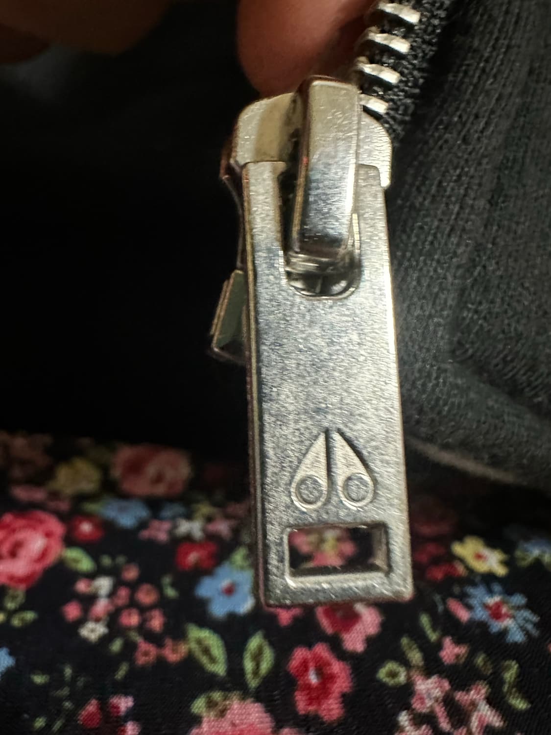 무스너클 버니스웨터 새상품급 백화점판 판매합니다 상품이미지10