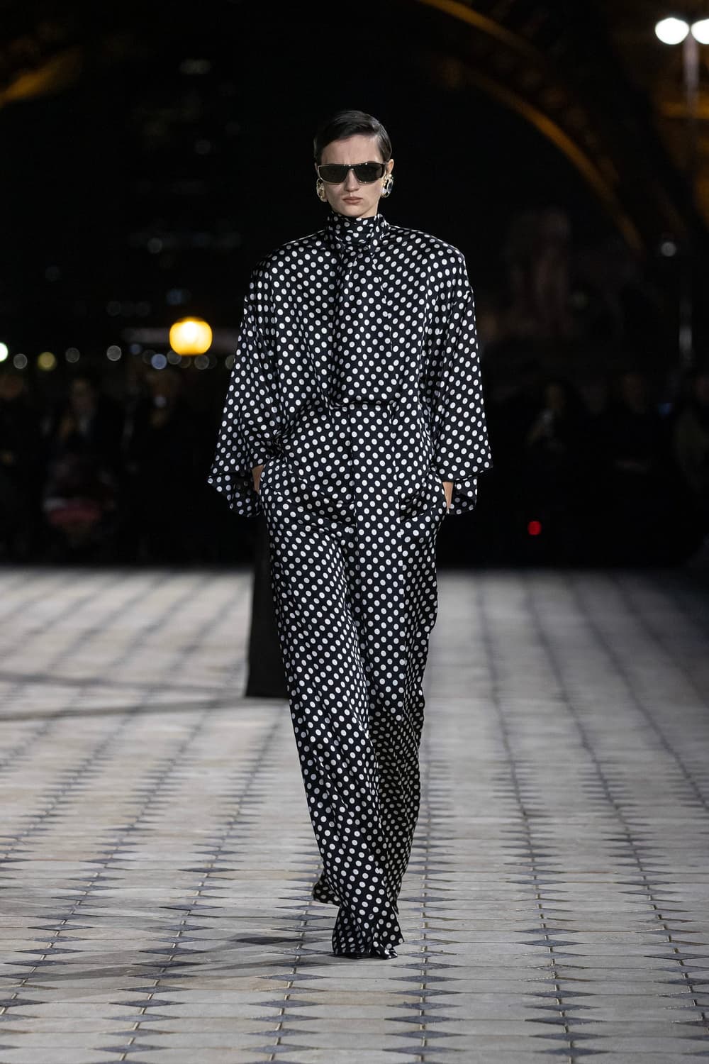 [블랙핑크 로제님 착용] 생로랑 23ss 실크 폴카 닷 팬츠 상품이미지2