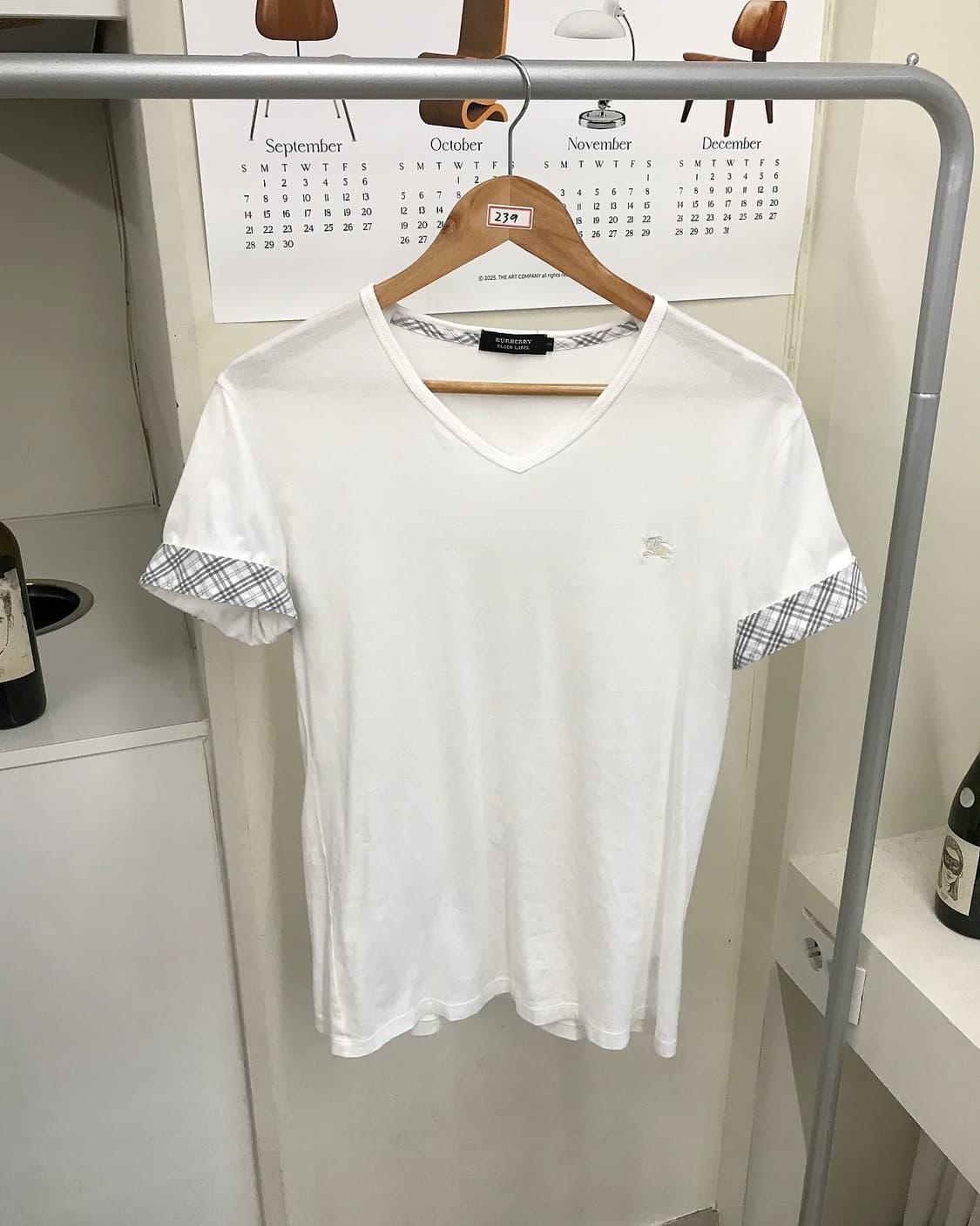 버버리 로고 브이넥 반팔티 상품이미지1