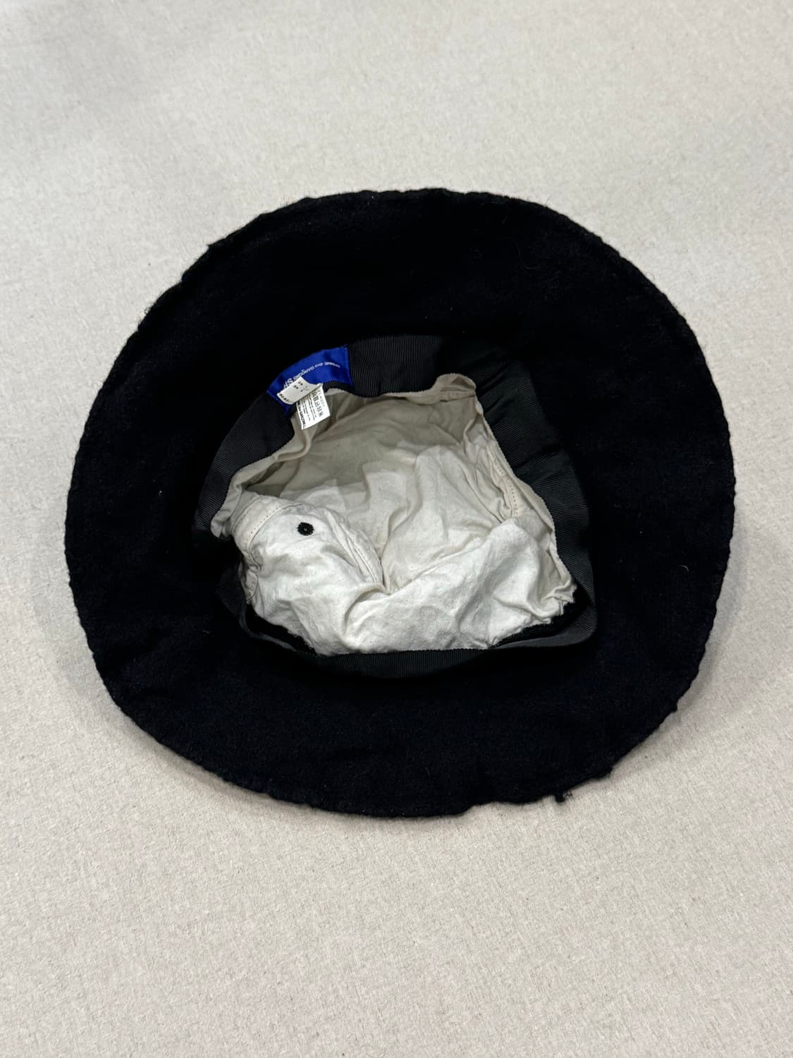 꼼데가르송 셔츠 23aw 축융울 버킷햇 상품이미지5