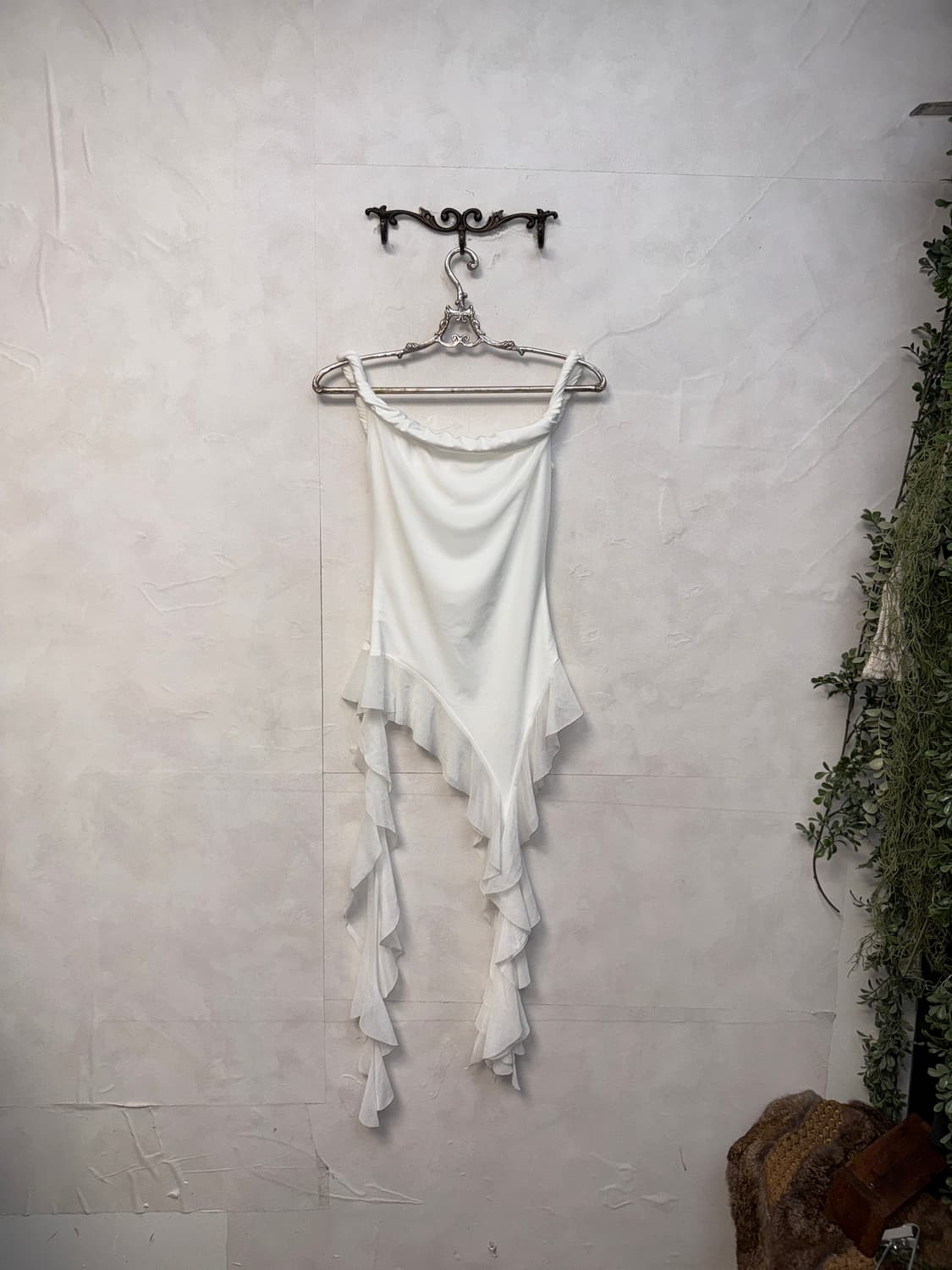 White unbalanced frill sheer 오프숄더 슬리브리스 상품이미지6