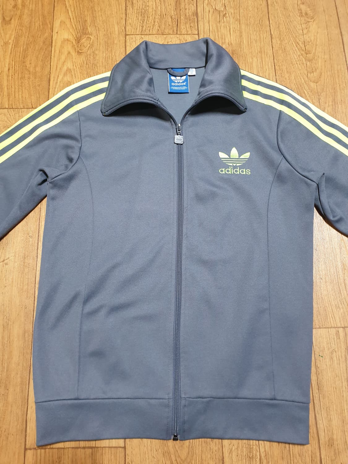 1184 아디다스 운동복 집업 95 사이즈입니다 상품이미지1