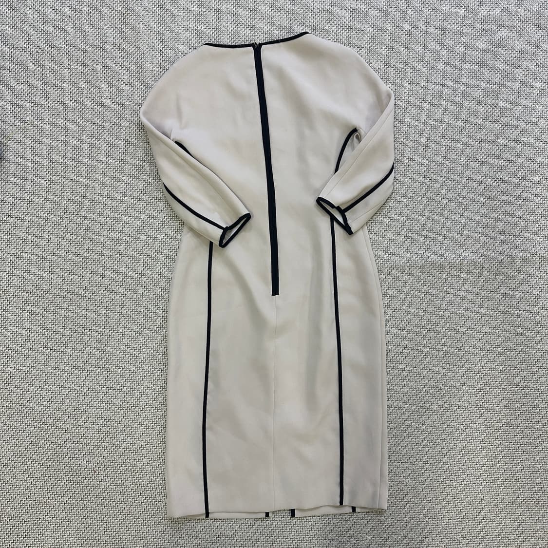 91-103-165 미샤 배색라인 슬림핏 원피스 0420D 상품이미지3