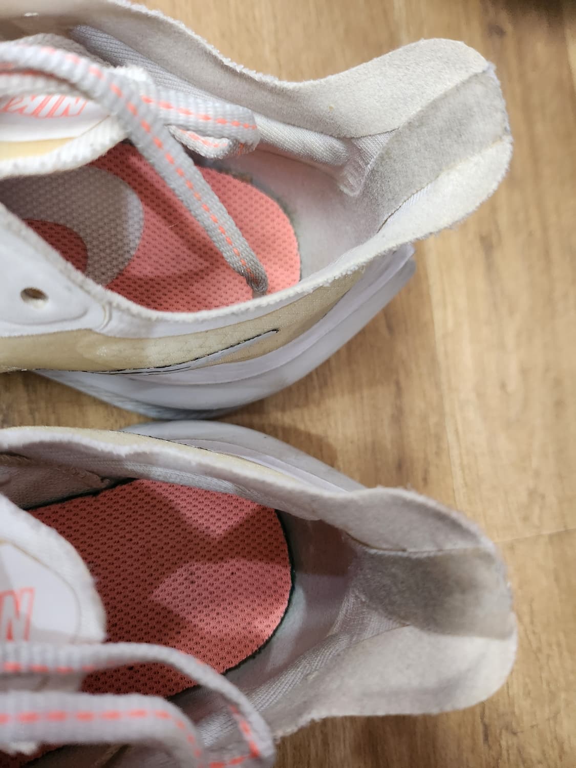 116) 나이키 NIKE 줌 그래비티 런닝화 여성용 235 상품이미지6