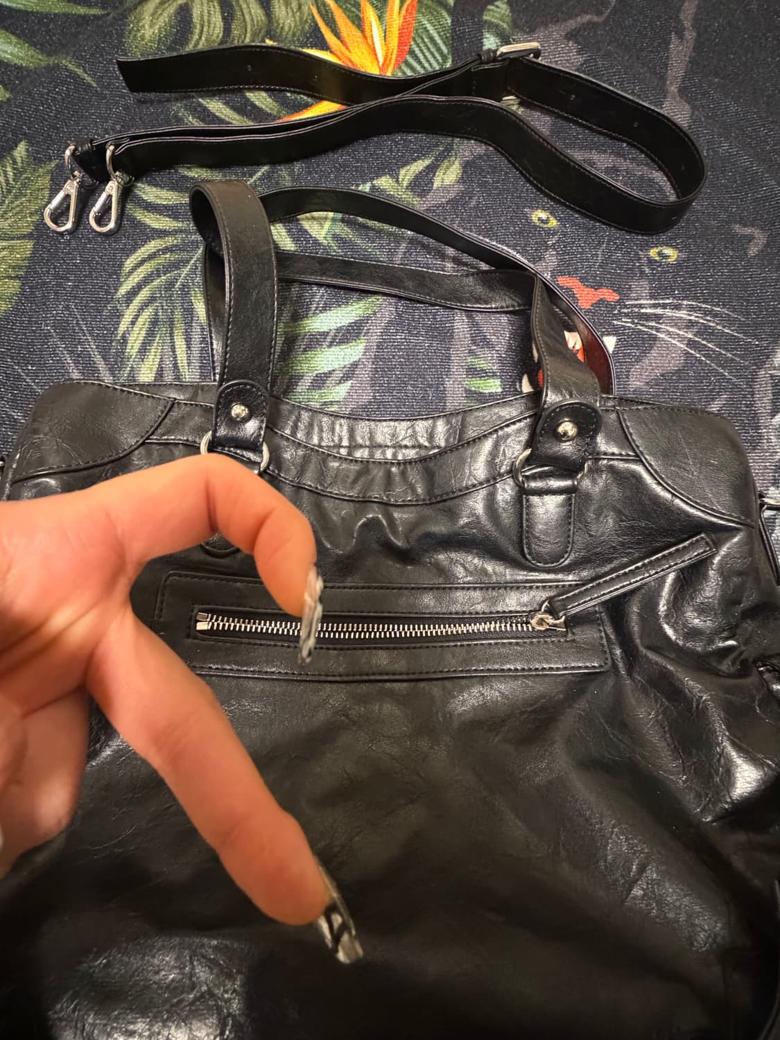 STUD POCKET BIG BAG IN BLACK 상품이미지4