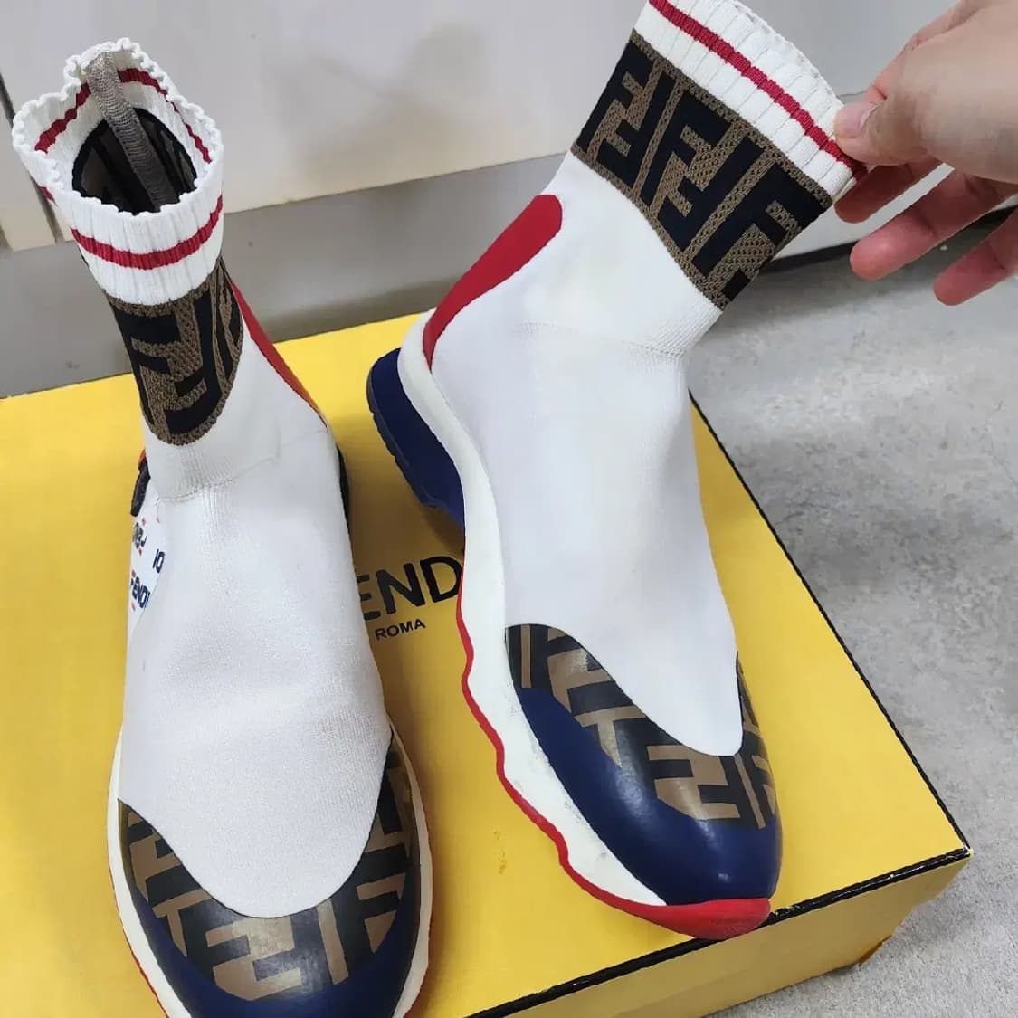 펜디 신발 펜디×필라 콜라보 삭스 스니커즈 37사이즈 (정품) 상품이미지4