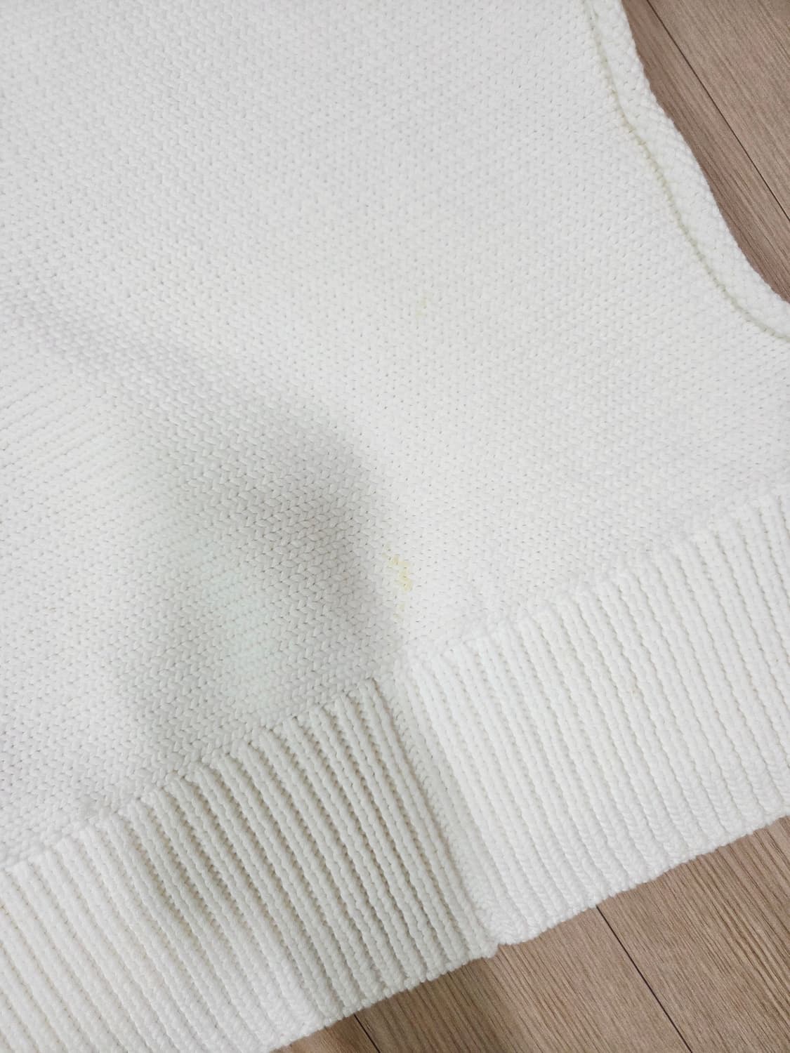 조널 스탠다드 화이트 오버 숄 스타일 크롭 니트 상품이미지3