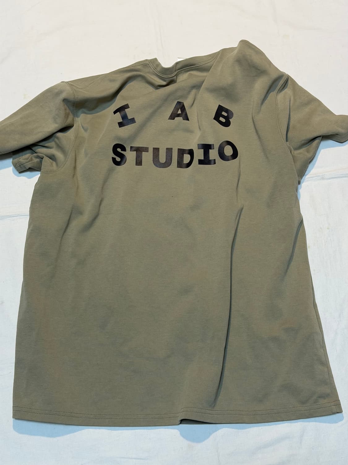 아이앱 스튜디오 반팔 티셔츠 올리브 카키 상품이미지2