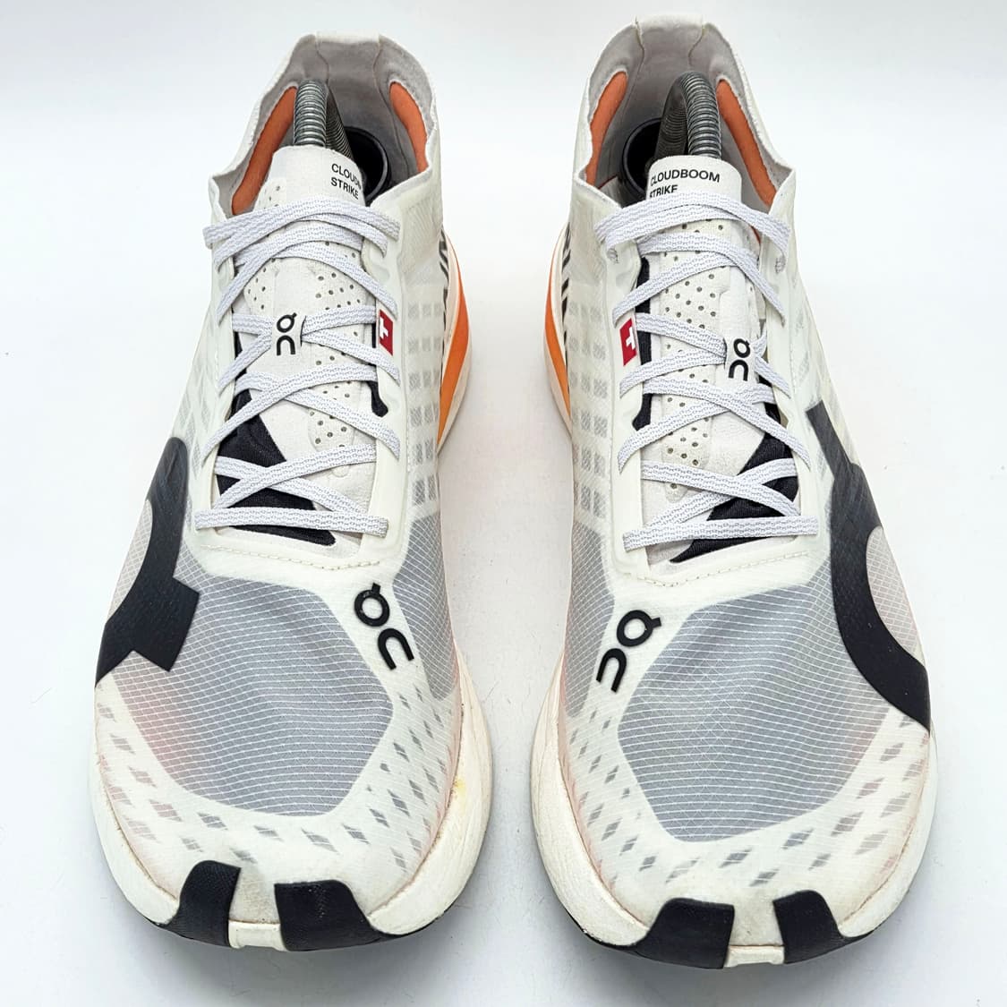 온 러닝 클라우드붐 스트라이크 화이트 블랙 (295) 상품이미지4