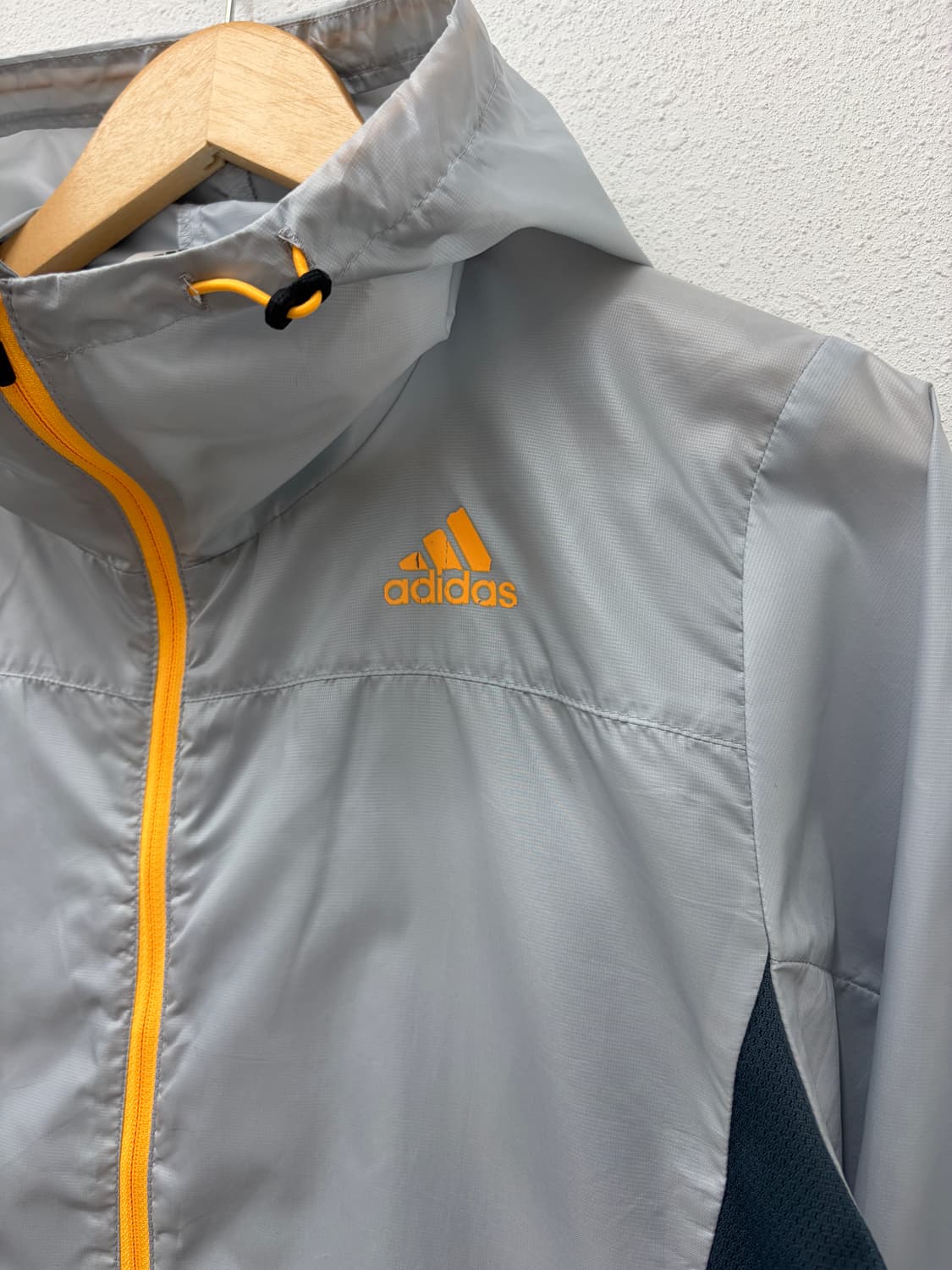 아디다스 클라이머  프루프 라이트 그레이 윈드브레이커 자켓 상품이미지2